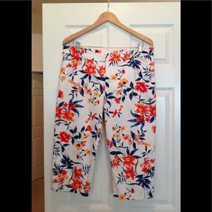 Ladies tropical print Capri shorts